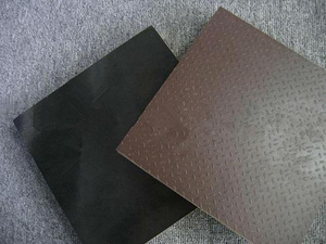 Anti-slip one side film faced plywood